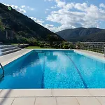 Magnolia-luxury With Stunning Sea View וילה